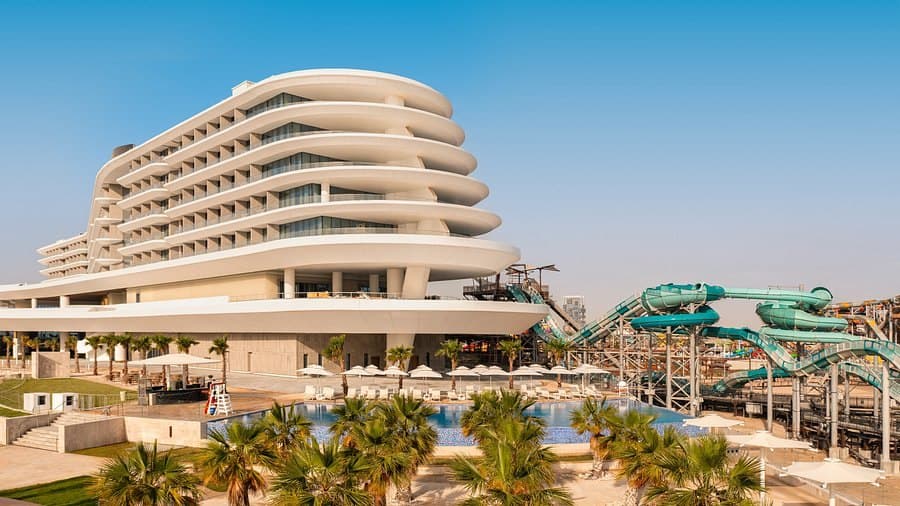 Daycay at iconic resorts